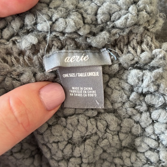 Fake fur scarf - Picture 3 of 5